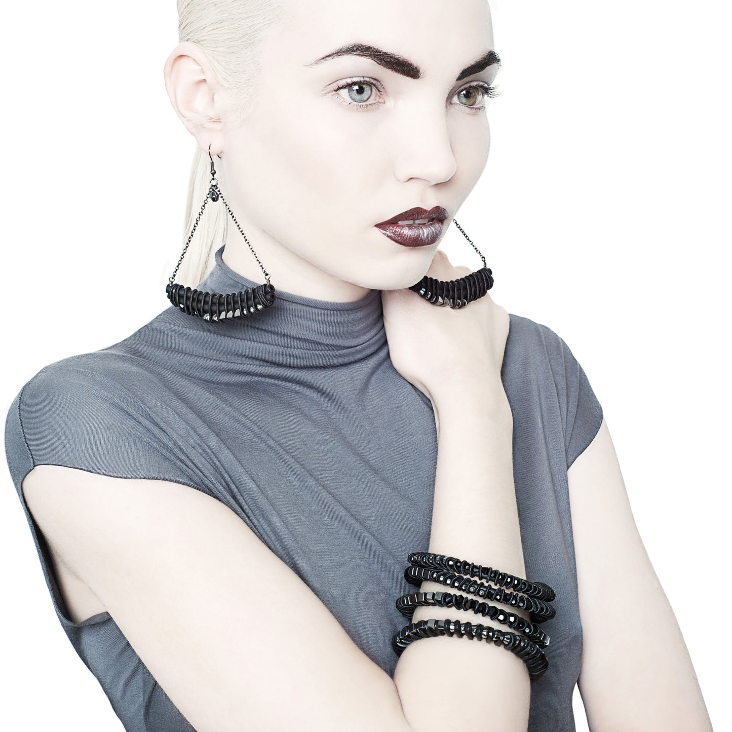 BLACK SHOCK CIRCLE wrapped bangle